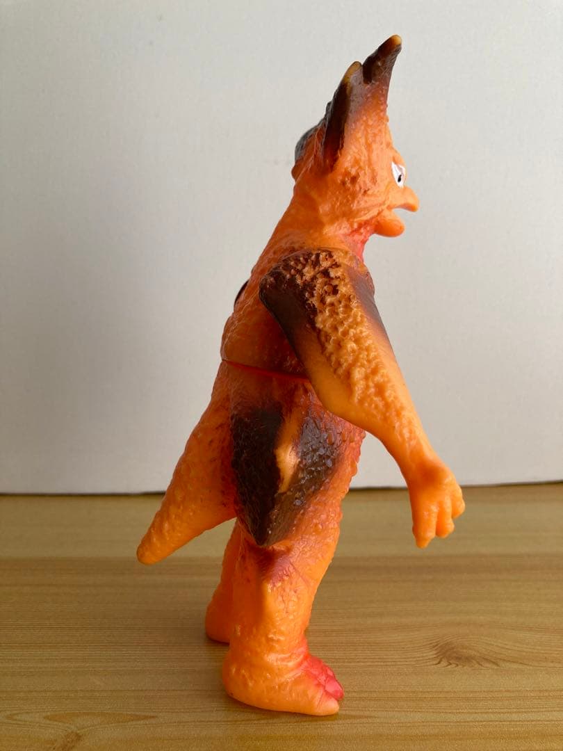 ギエロン星獣　ポピーキングザウルスシリーズ　ソフビ　ウルトラセブン