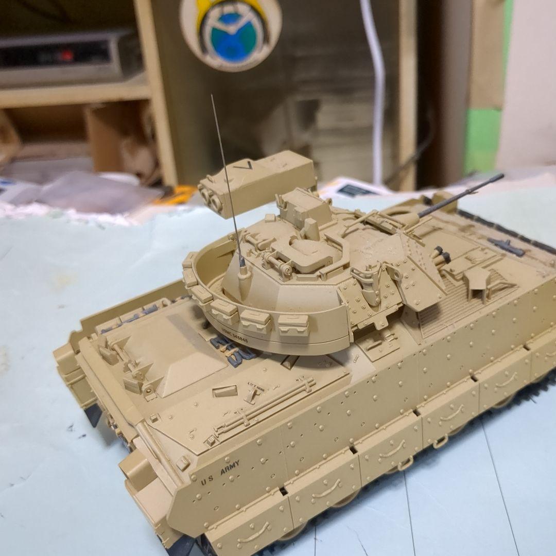 タミヤ1/35スケール アメリカM2A20DSデザートブラッドレー完成品