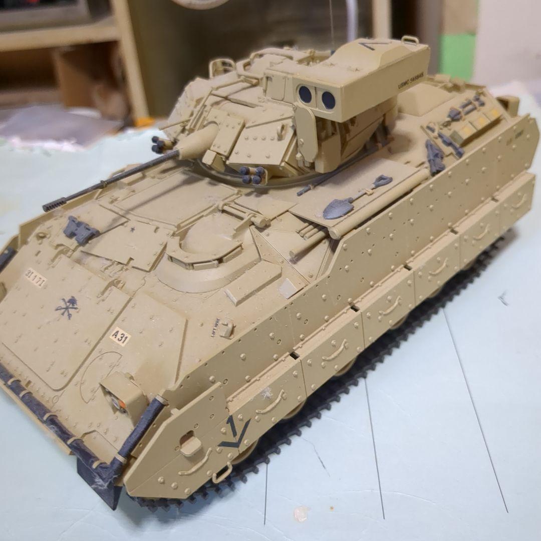 タミヤ1/35スケール アメリカM2A20DSデザートブラッドレー完成品