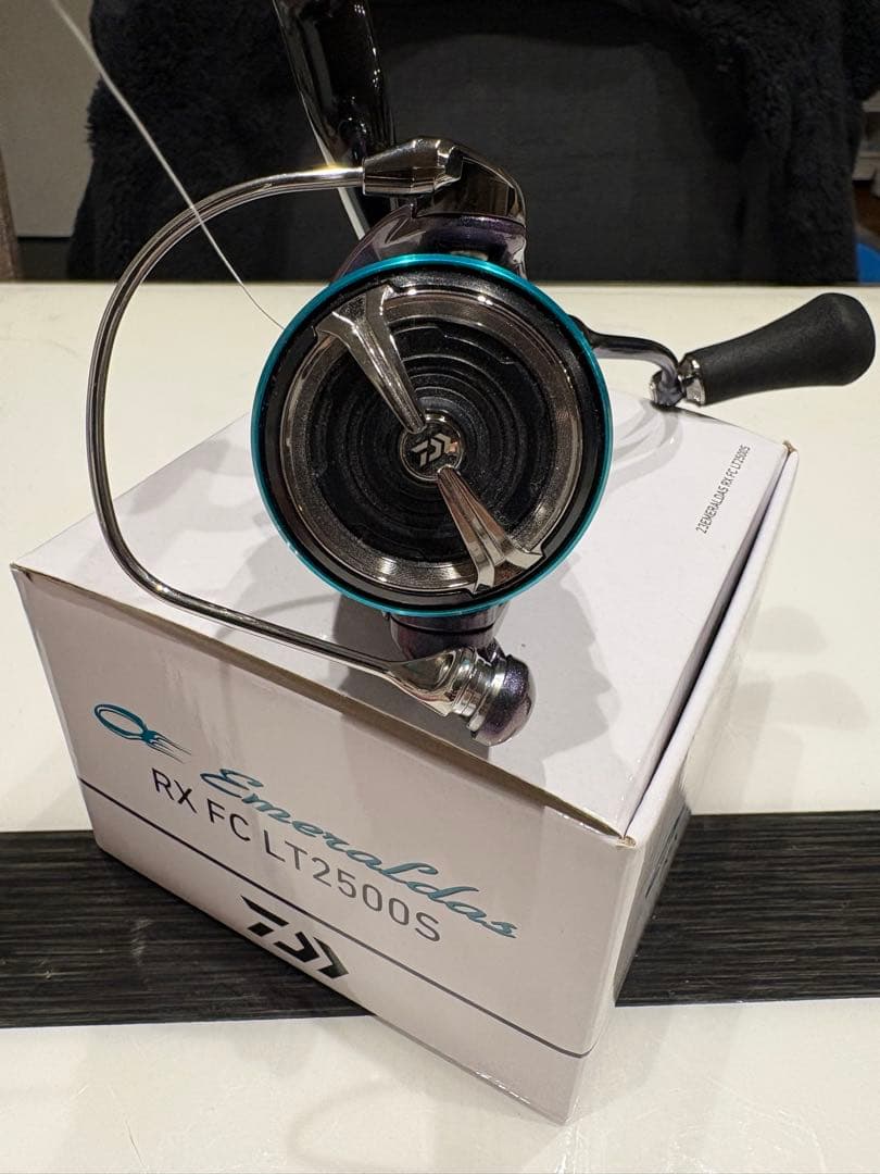 Emeraldas RX FC LT2500S スピニングリール