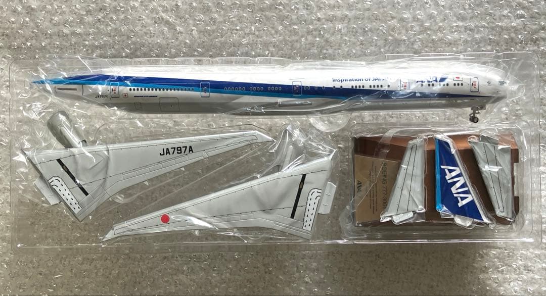 【NEW】ANA 777-300ER スナップフィット 1/200 【匿名新品】