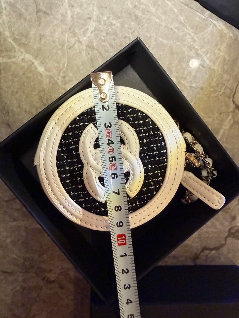 シャネル　CHANEL パース　まる　円形　キルト　白黒　ノベルティ　新