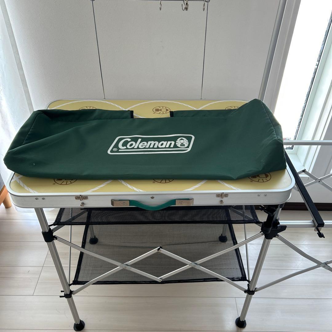 coleman アウトドアテーブル　キッチンテーブル　ランタンポール付き