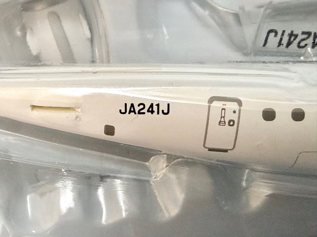 エンブラエル 190 J-AIR 1/200 EMBRAER 190 JAL