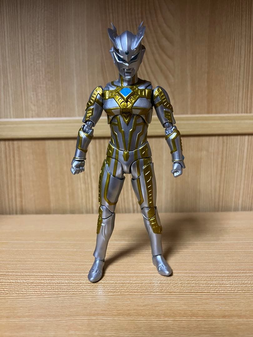 バンダイ S.H.Figuartsウルティメイトシャイニングウルトラマンゼロ