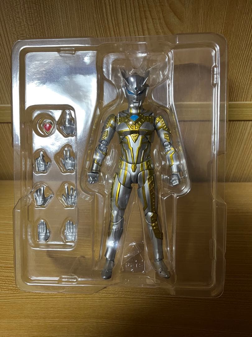 バンダイ S.H.Figuartsウルティメイトシャイニングウルトラマンゼロ