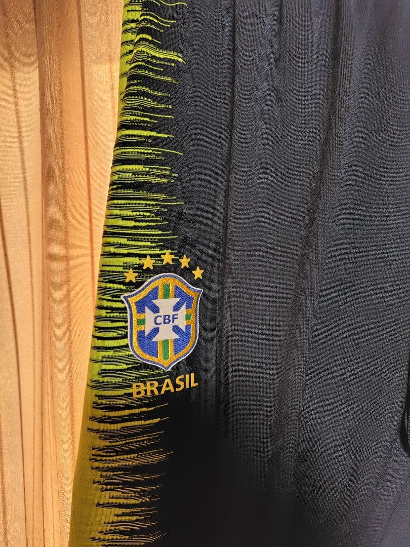 ブラジル代表ヴェイパーニット上下セット