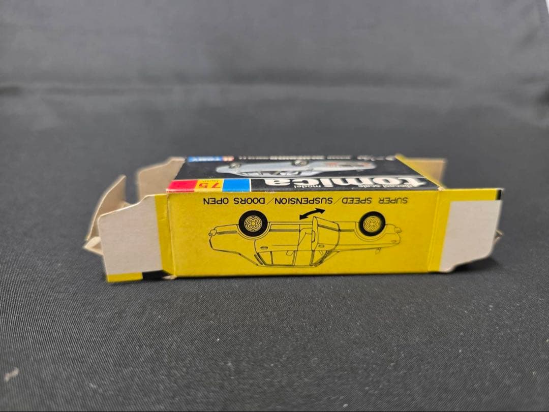 トミカ黒箱75ニッサンブルーバード(日本製)
