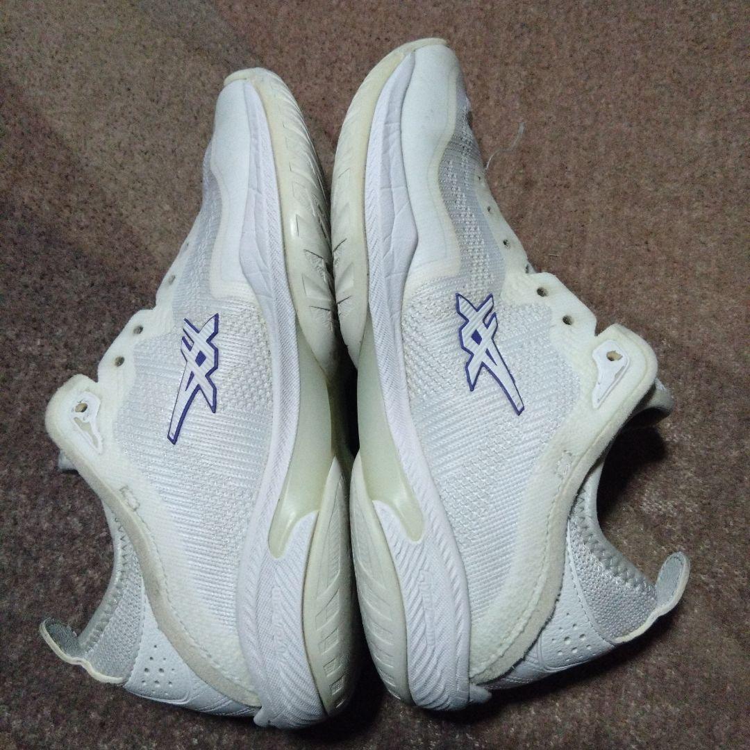 ASICS ホワイト バスケットボールシューズ