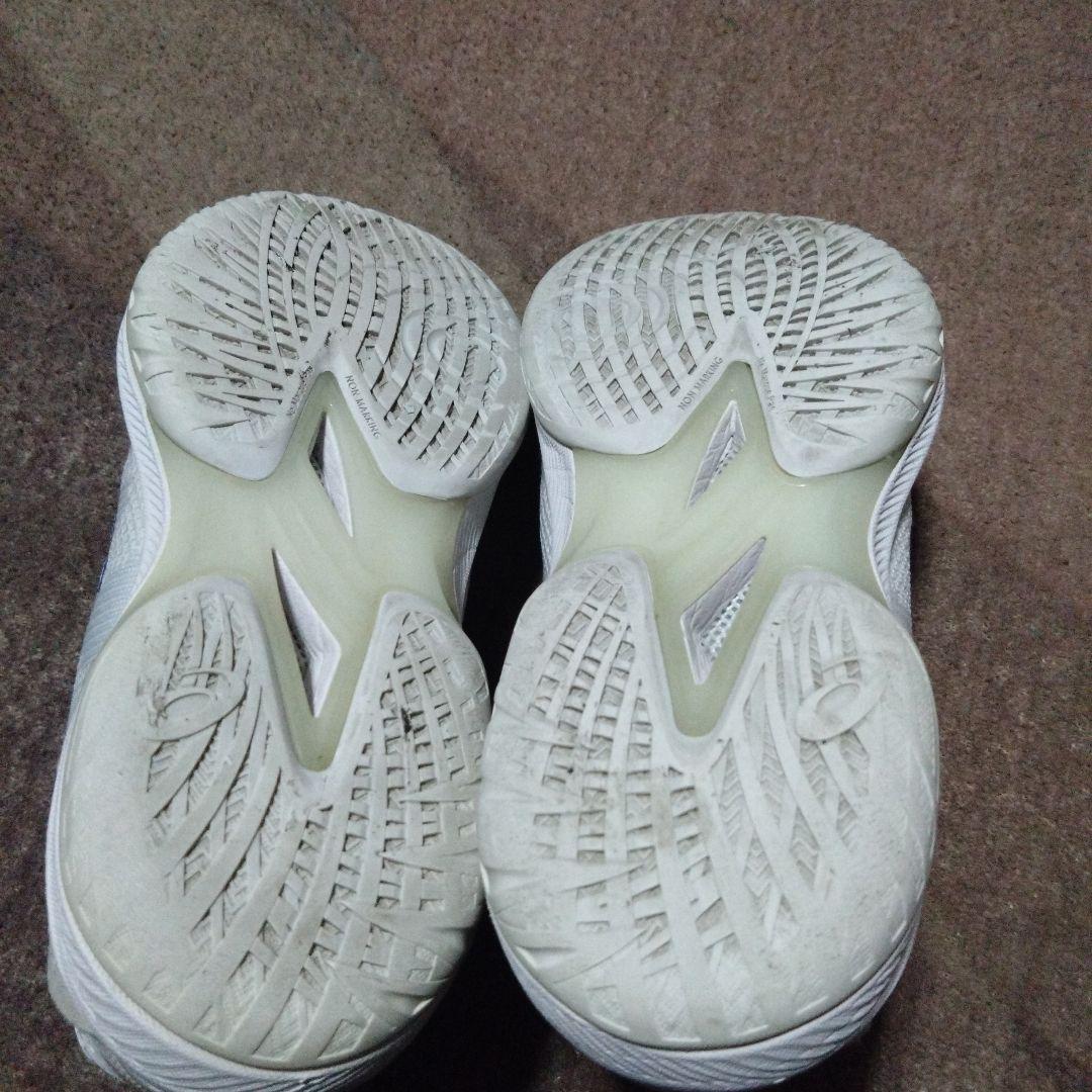ASICS ホワイト バスケットボールシューズ