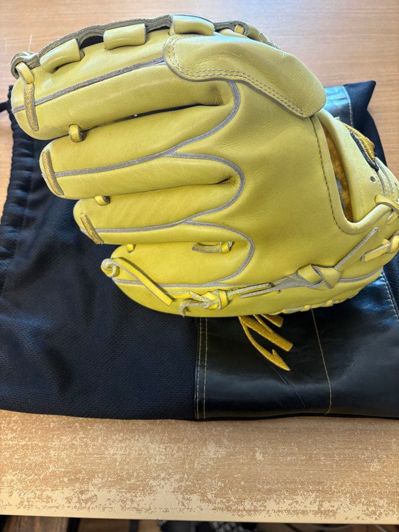 Mizuno Pro 硬式グローブ イエロー 専用袋付き　投手