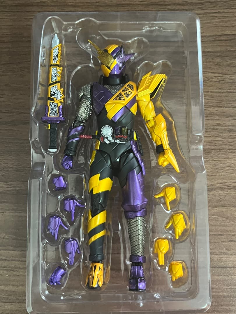 S.H.フィギュアーツ　仮面ライダービルド　ニンニンコミックフォーム