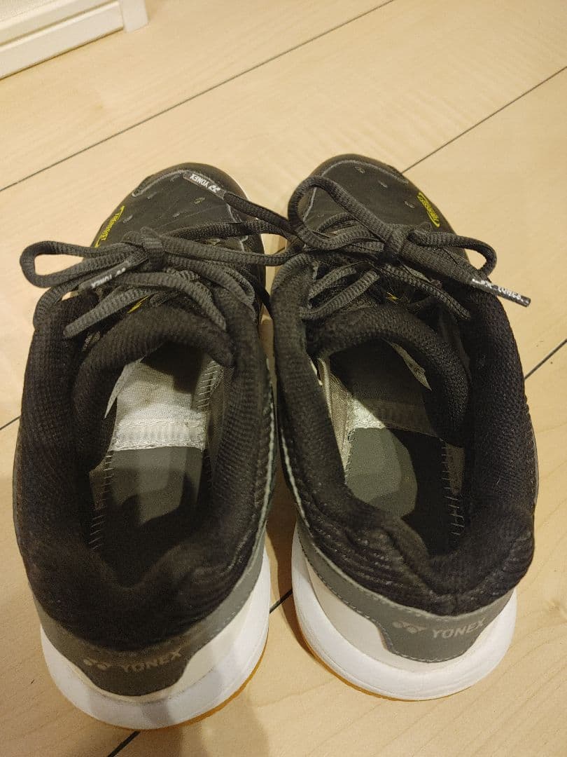 25.5センチ　YONEX パワークッション65z