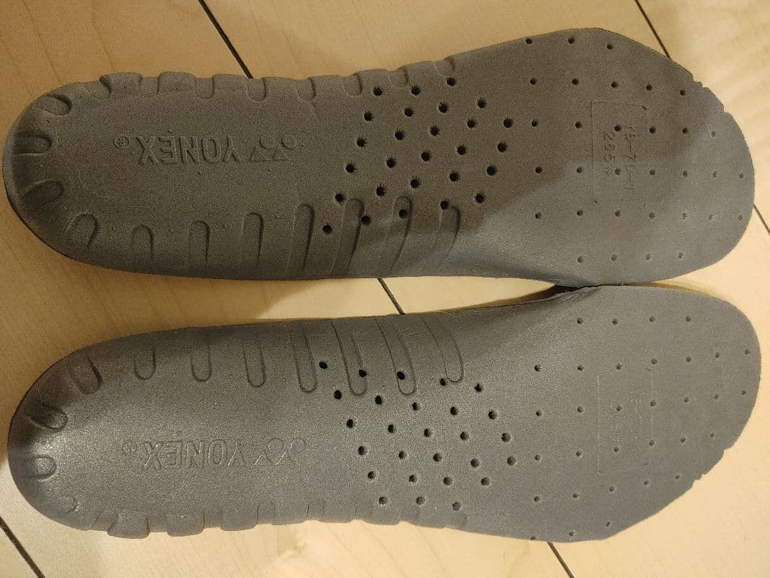 25.5センチ　YONEX パワークッション65z