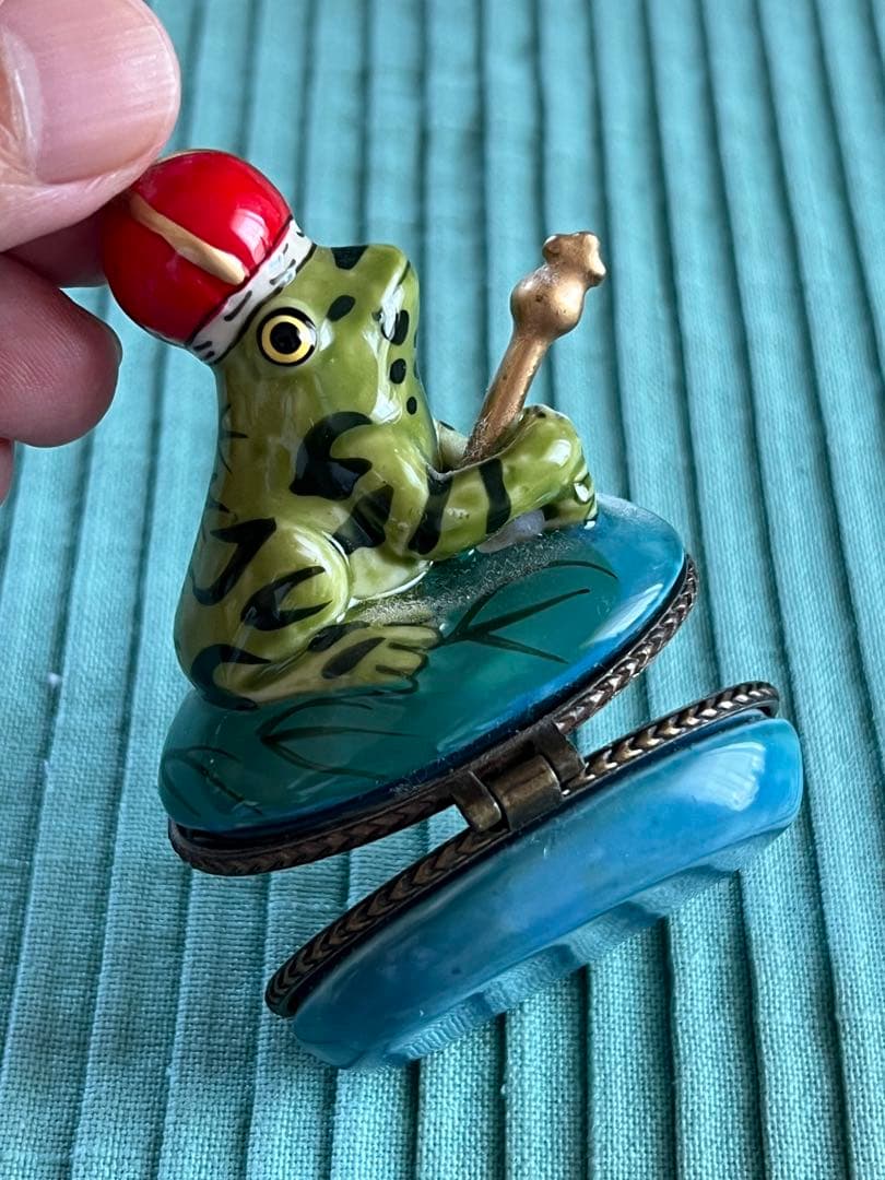 カエルのアクセサリー（ピル）ケース