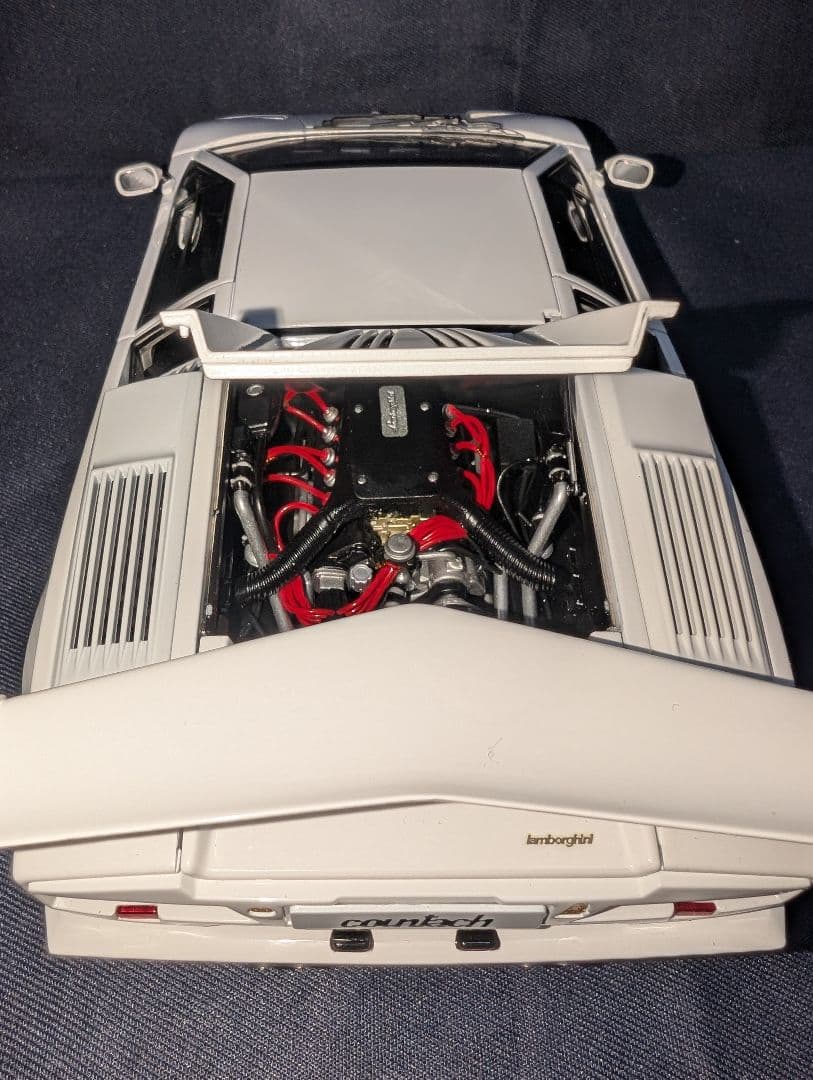 オートアート製1/18ランボルギーニ・カウンタックアニバーサリー