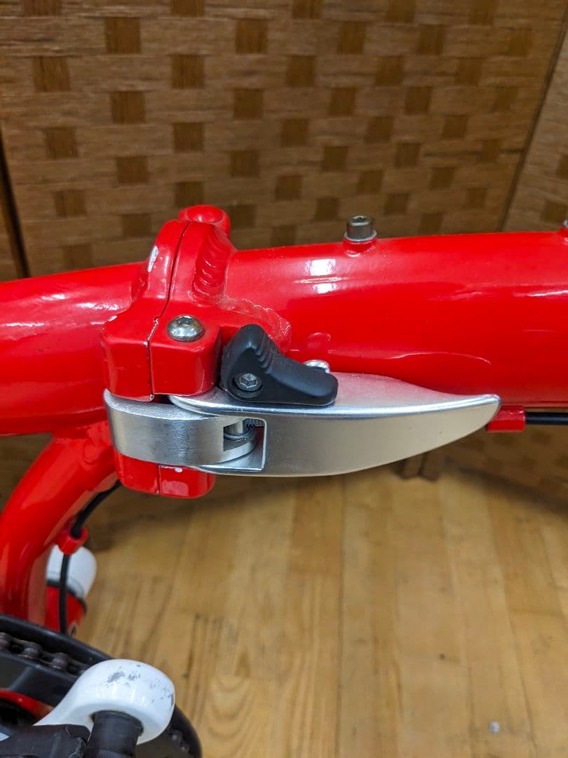 U013 折り畳み自転車　Ferrari　20インチ 7段変速　ミニベロ
