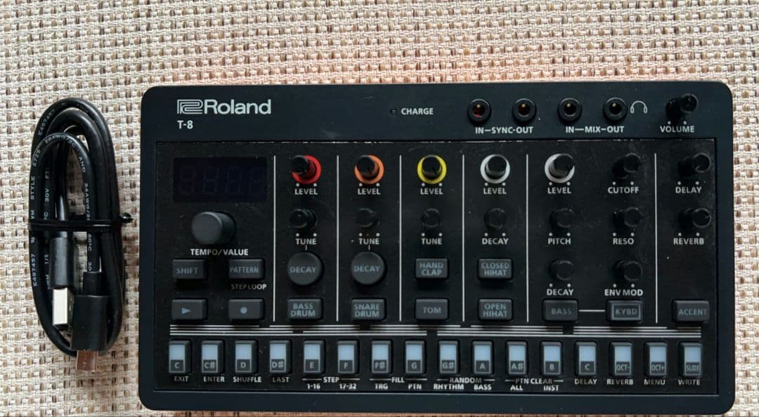 ローランド　T-8