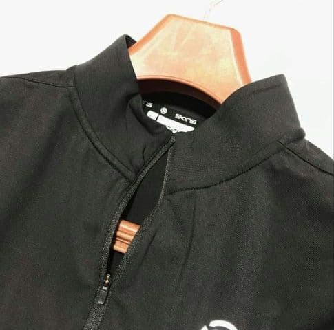 ブラック スキンズ（SKINS）ゴルフウェア アウターハーフジップ　ジャケットＬ