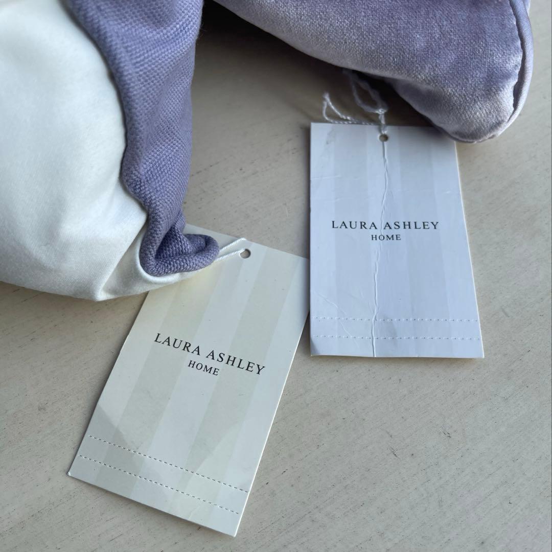 [セット]ローラアシュレイ 刺繍クッション＋ベロアクッション　フェザーin 新品