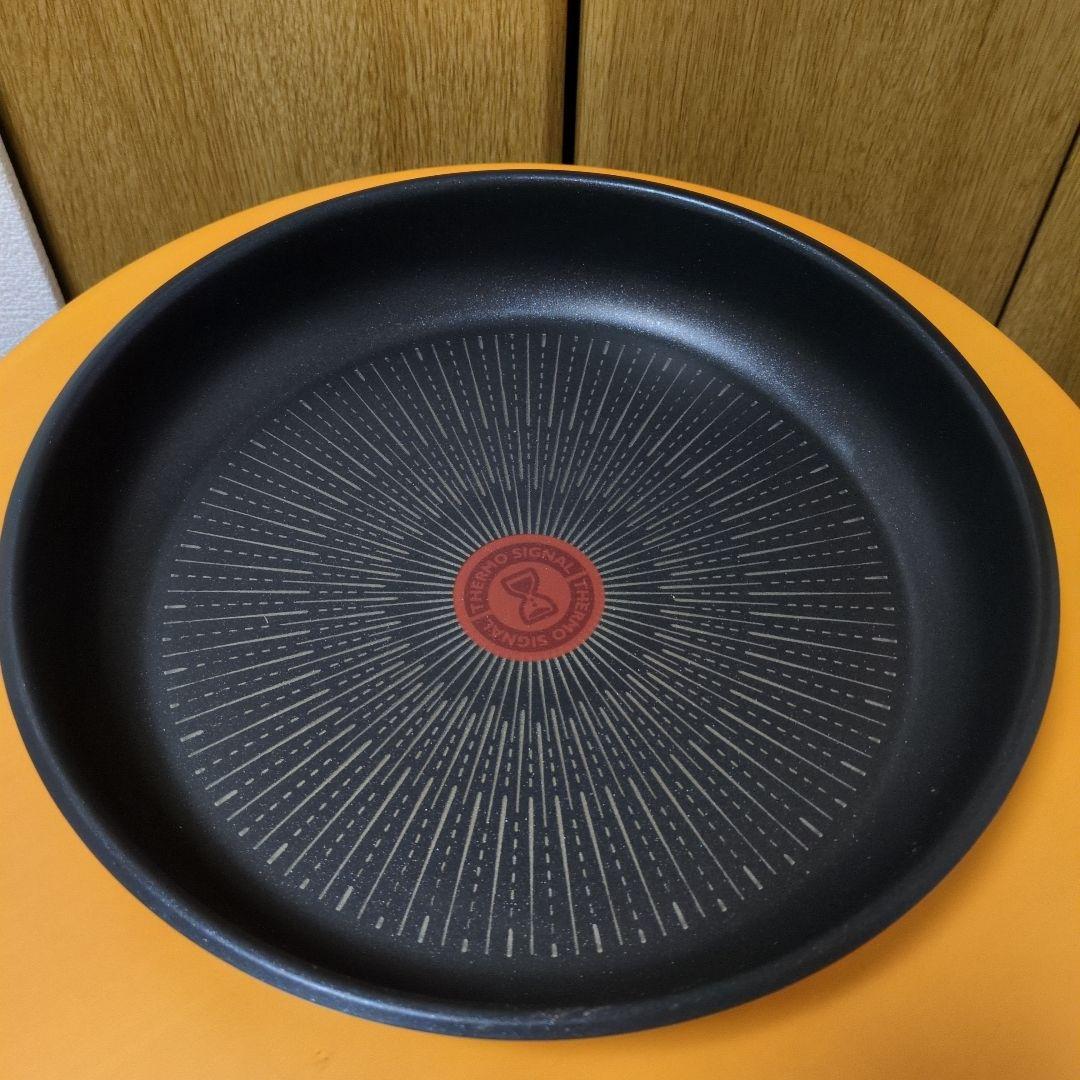 週末限定値下げです。 T-fal取っ手のとれるティファールフライパン26cm