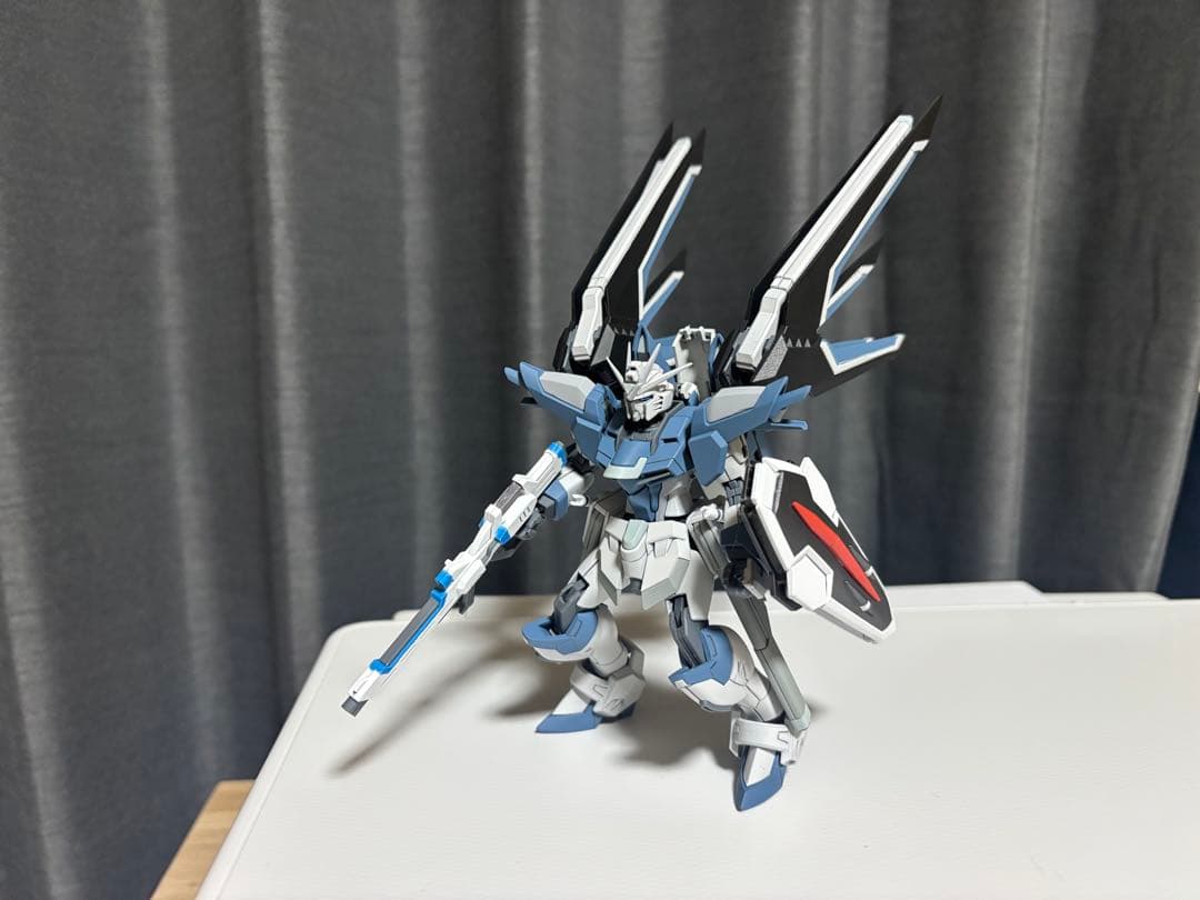 ガンプラSEED freedom 塗装済み完成品5機、未組み立てキット4つセット