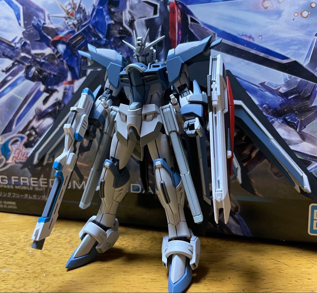 ガンプラSEED freedom 塗装済み完成品5機、未組み立てキット4つセット