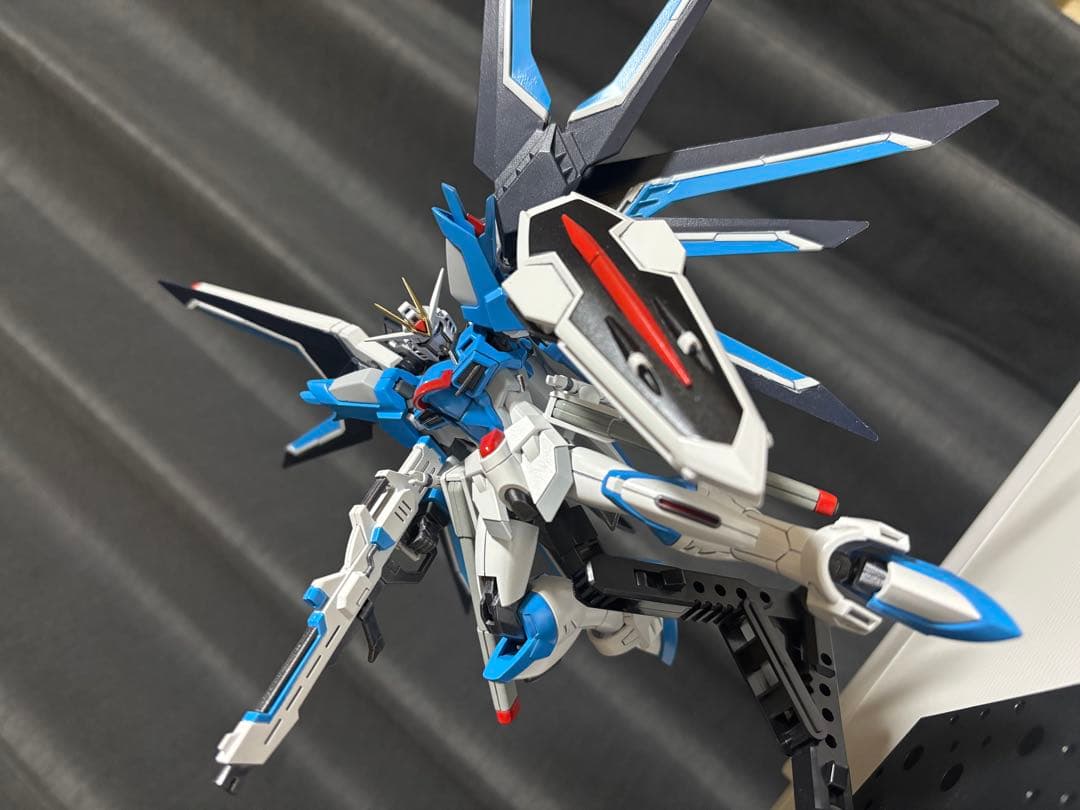 ガンプラSEED freedom 塗装済み完成品5機、未組み立てキット4つセット