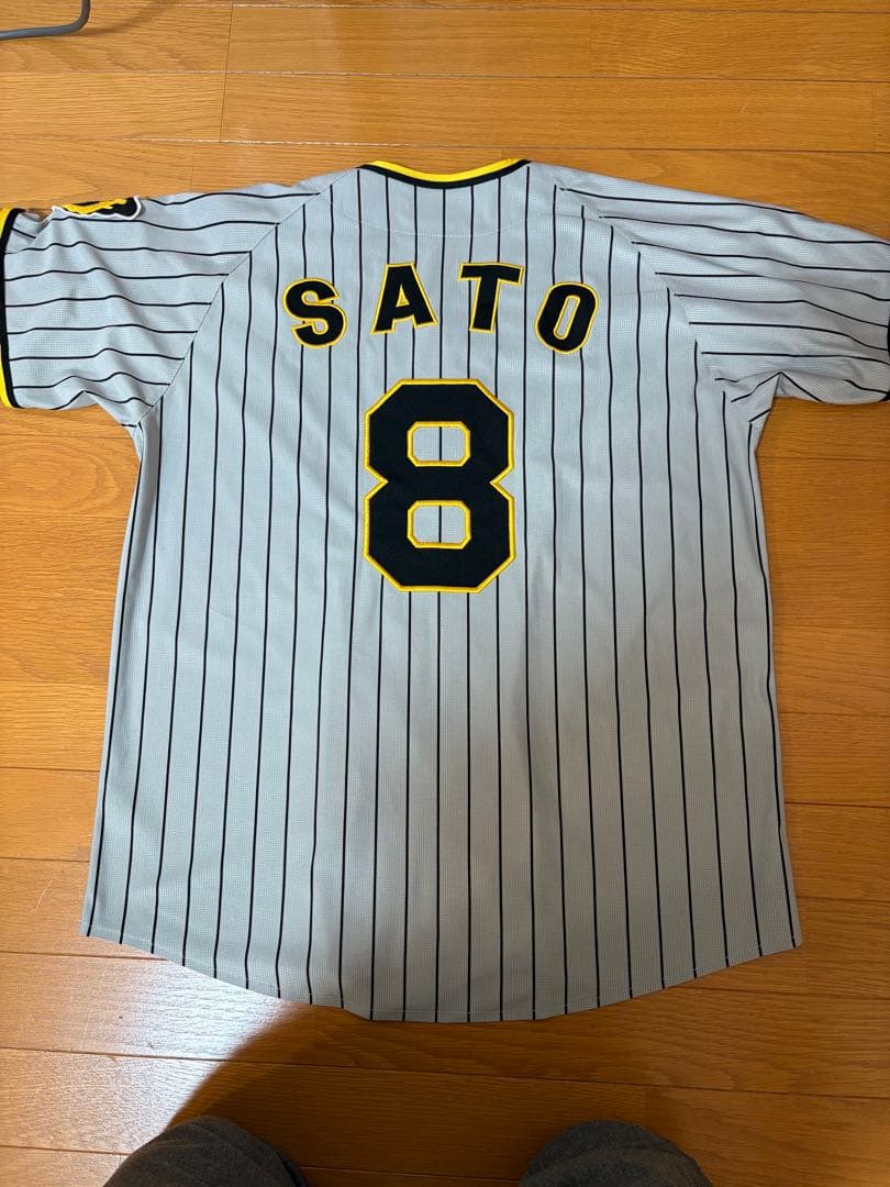 Lサイズ 阪神タイガース 佐藤 輝明 ユニフォーム(訳あり品)