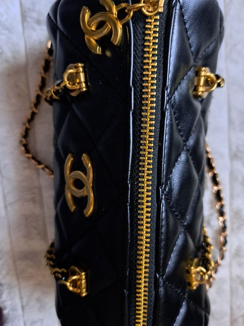 CHANEL ノベルティ ブラックレザー バッグ