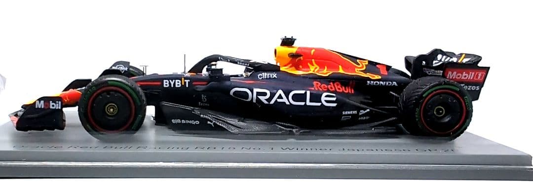 オラクル レッドブル レーシング RB18 スパーク 2022 日本GP仕様