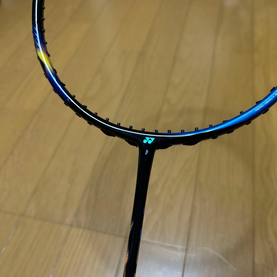 ヨネックス　バドミントンラケット　アストロクス77