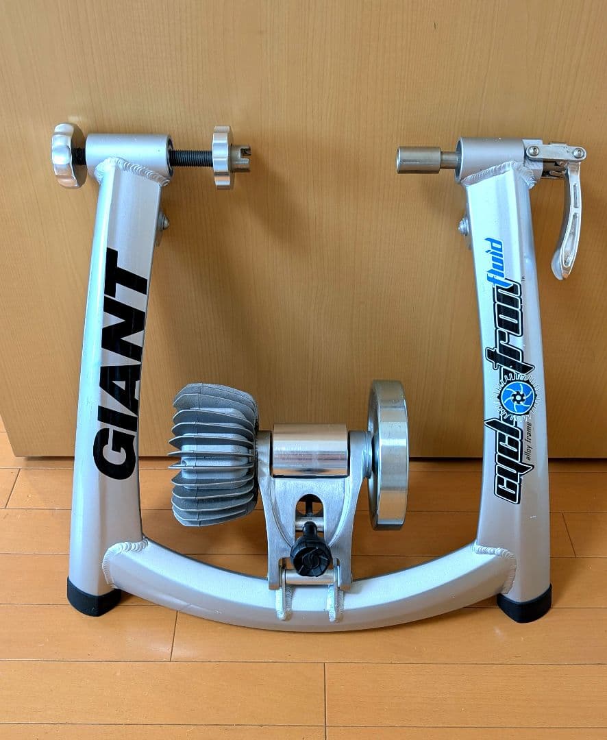 GIANT Cyclotron Fluid　固定ローラー台　ジャイアント