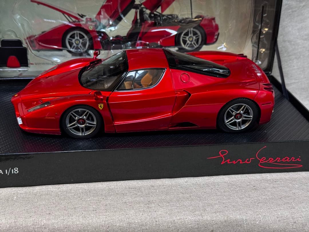 ミニカー Ferrari Enzo F Formula 1 Red 2008 1/18