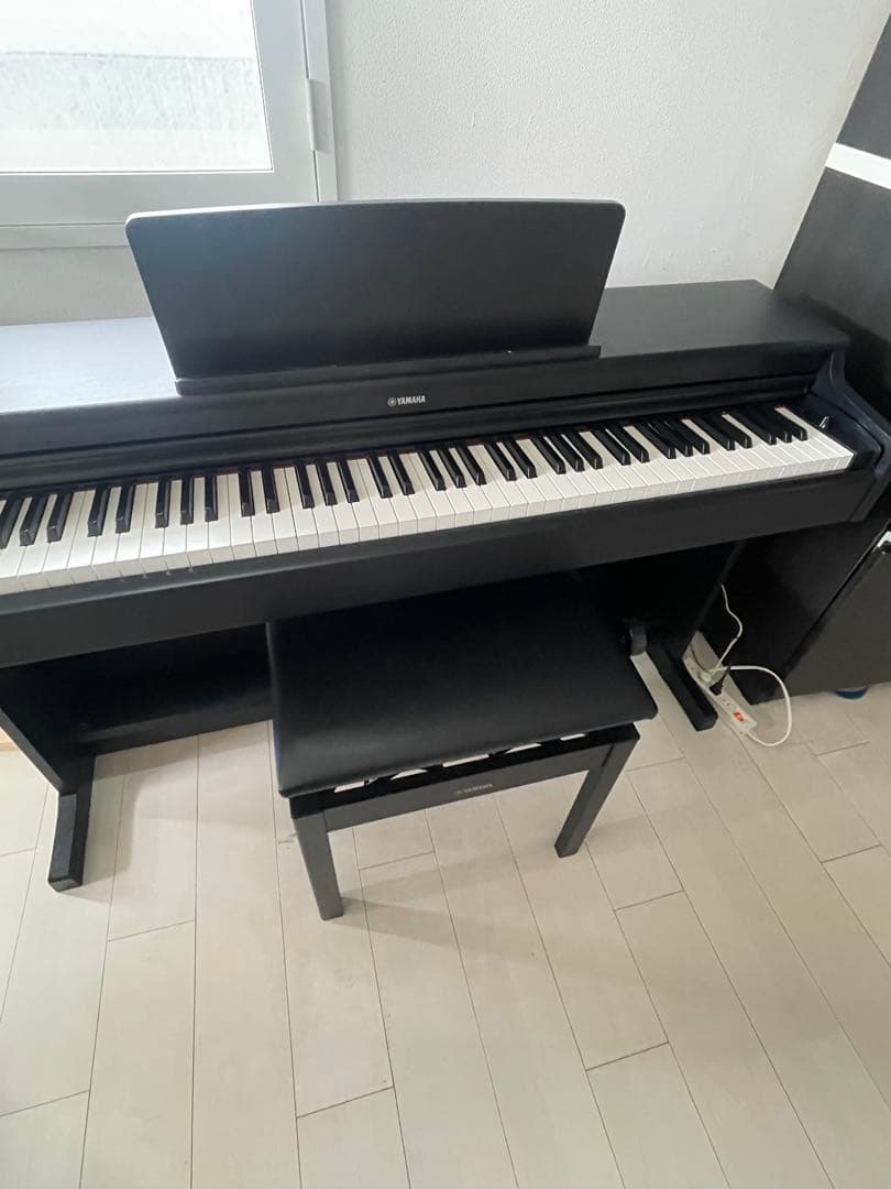 Yamaha 電子ピアノ ブラック送料込み2025年製　椅子別売り