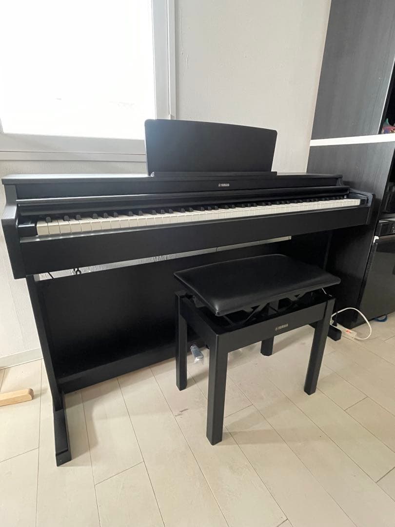 Yamaha 電子ピアノ ブラック送料込み2025年製　椅子別売り