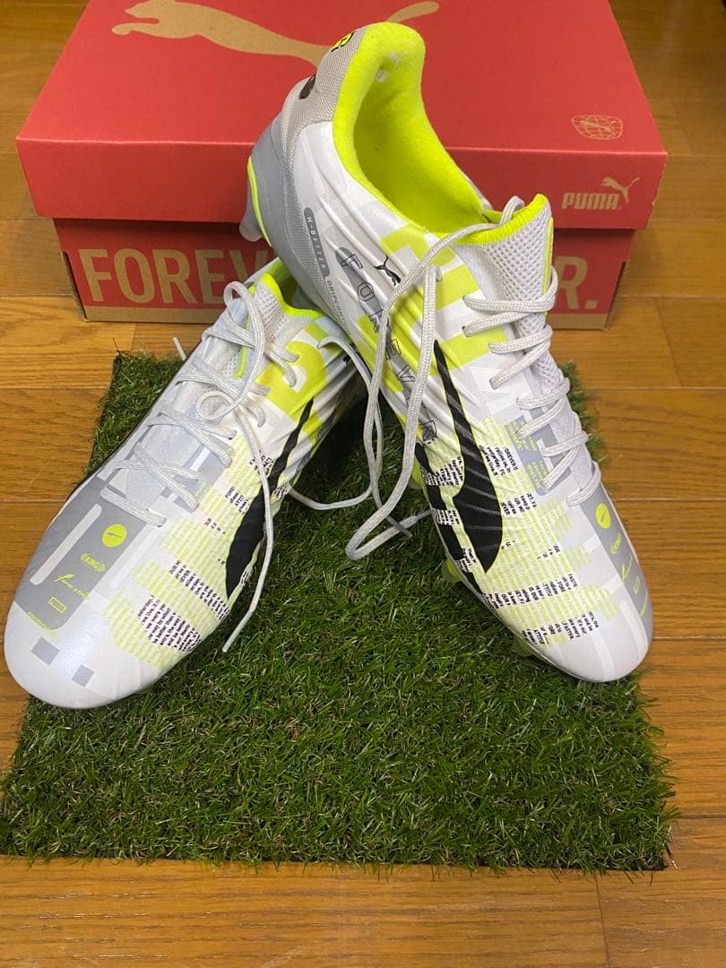 Puma サッカーシューズ FG ホワイト/グレー/ライム