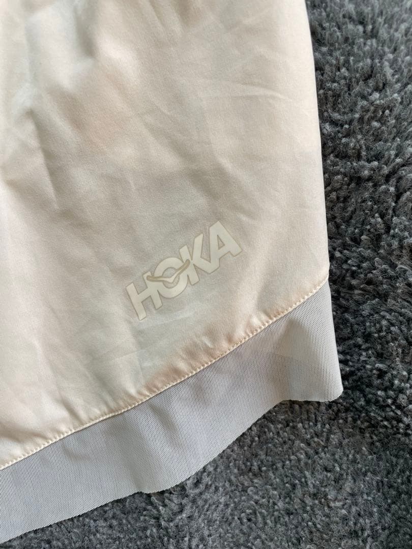 HOKA ONE ONE Sサイズ ホワイトショートパンツ