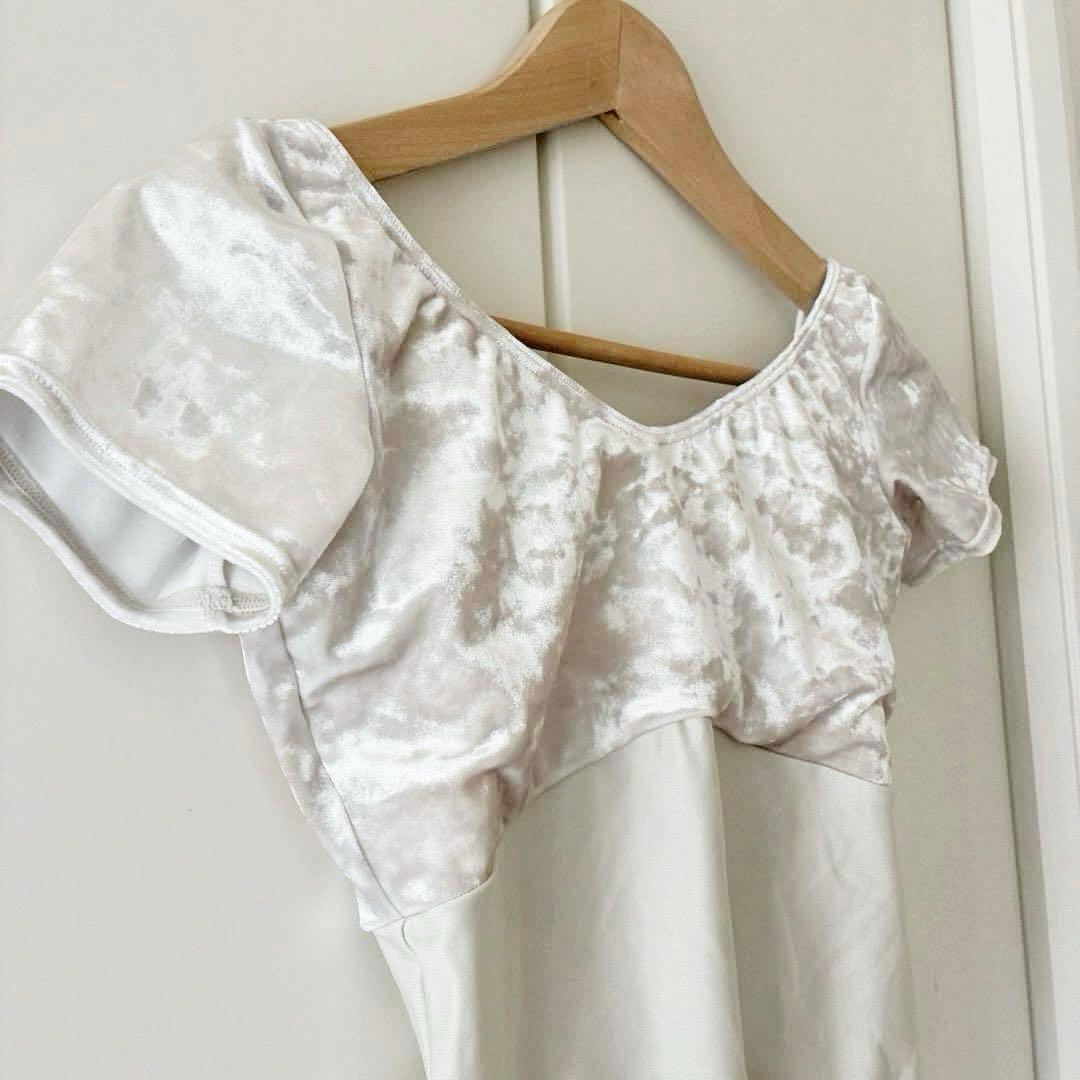 【美品】チャコット×菅井円　バレエレオタード ホワイト　ハーフスリーブ　ベロア