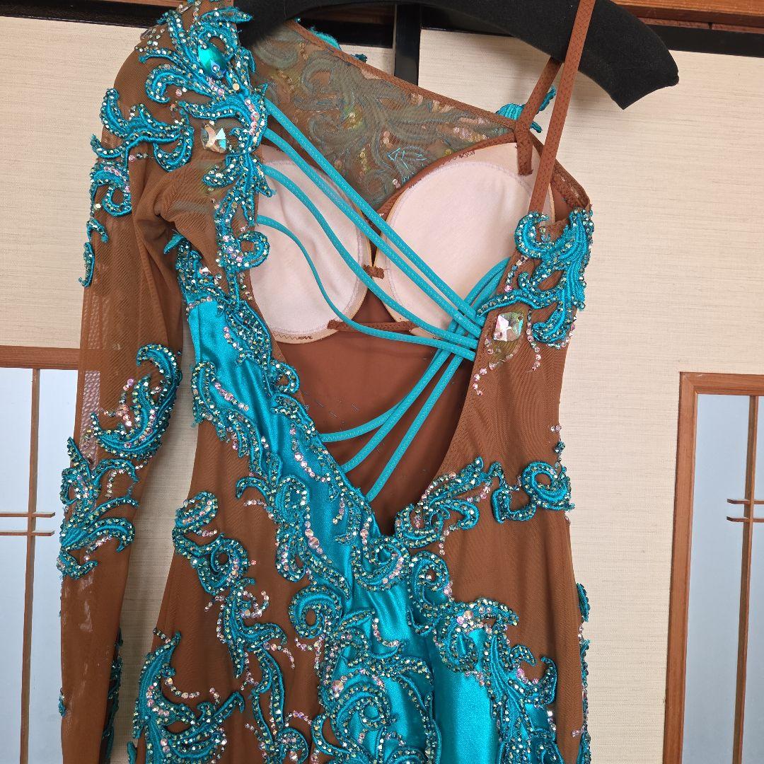 タカダンスラテンドレス