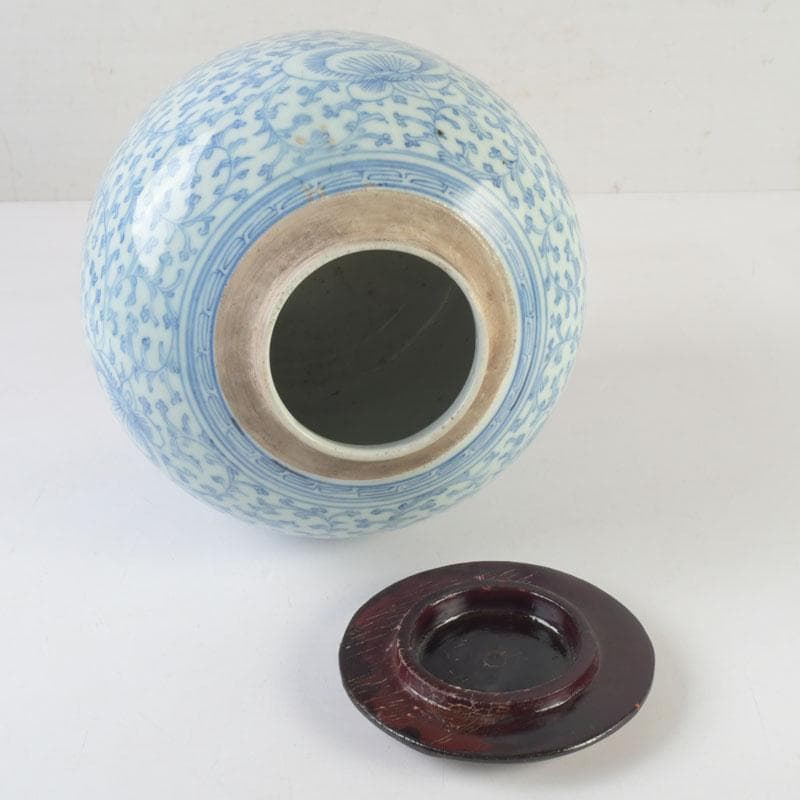 中国　青花　蛸唐草文　壷　唐木蓋付　V　A79A