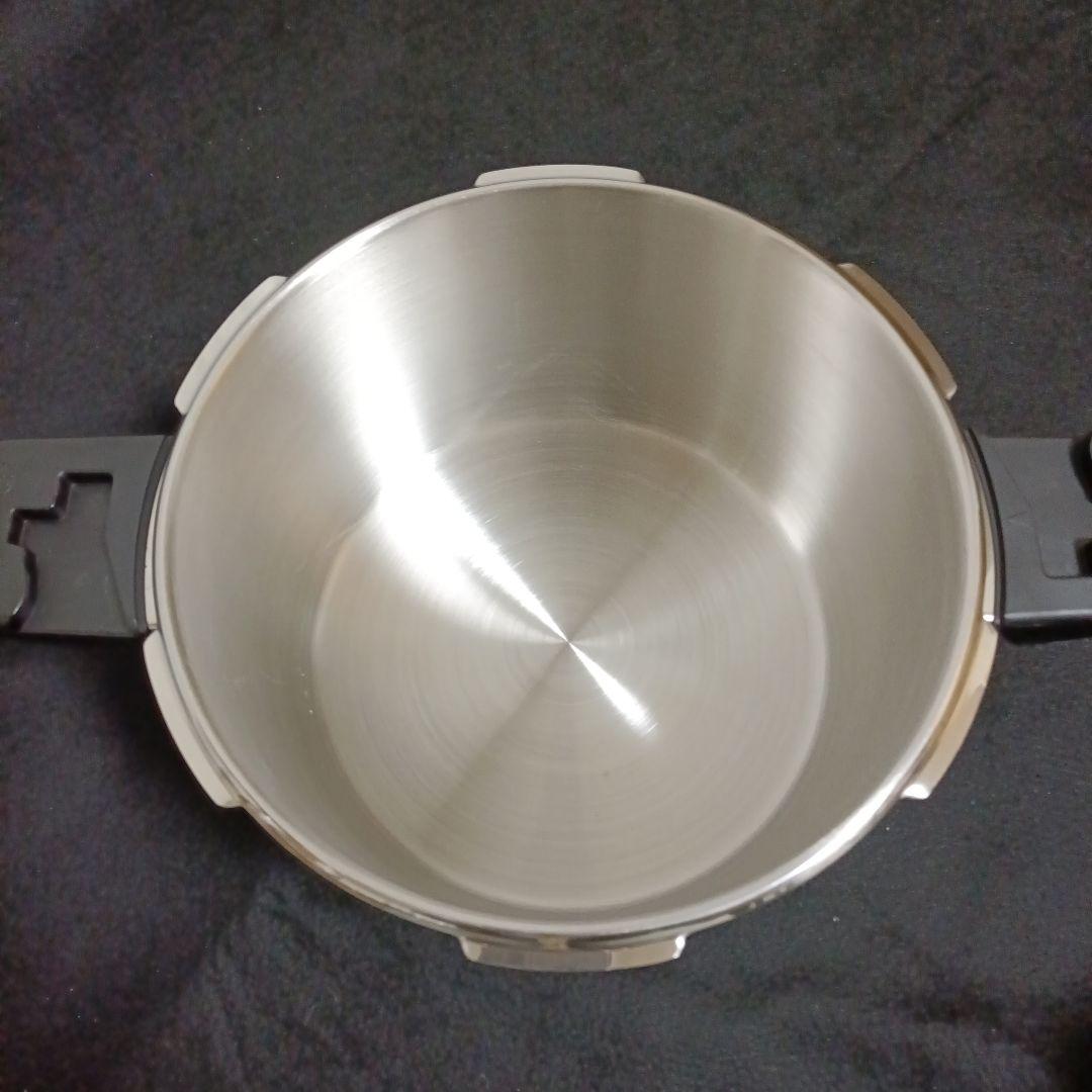 新品　ステンレス圧力鍋 　4.5L　22cm圧力解放バルブ付き