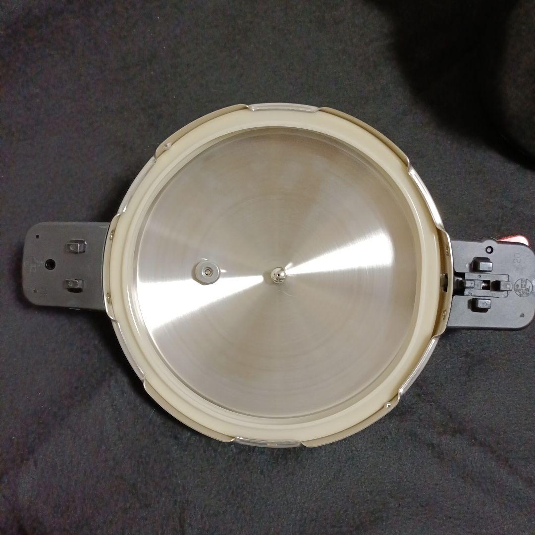 新品　ステンレス圧力鍋 　4.5L　22cm圧力解放バルブ付き