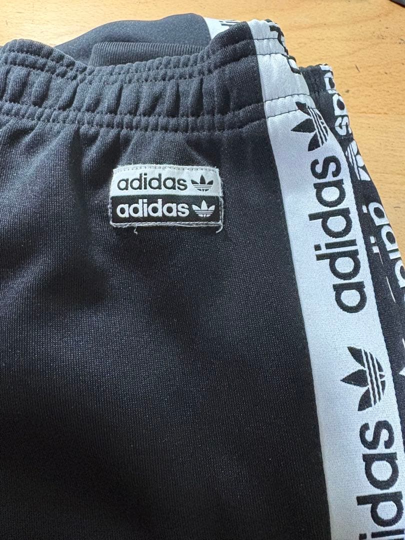 トラックパンツ　adidas 限定モデル