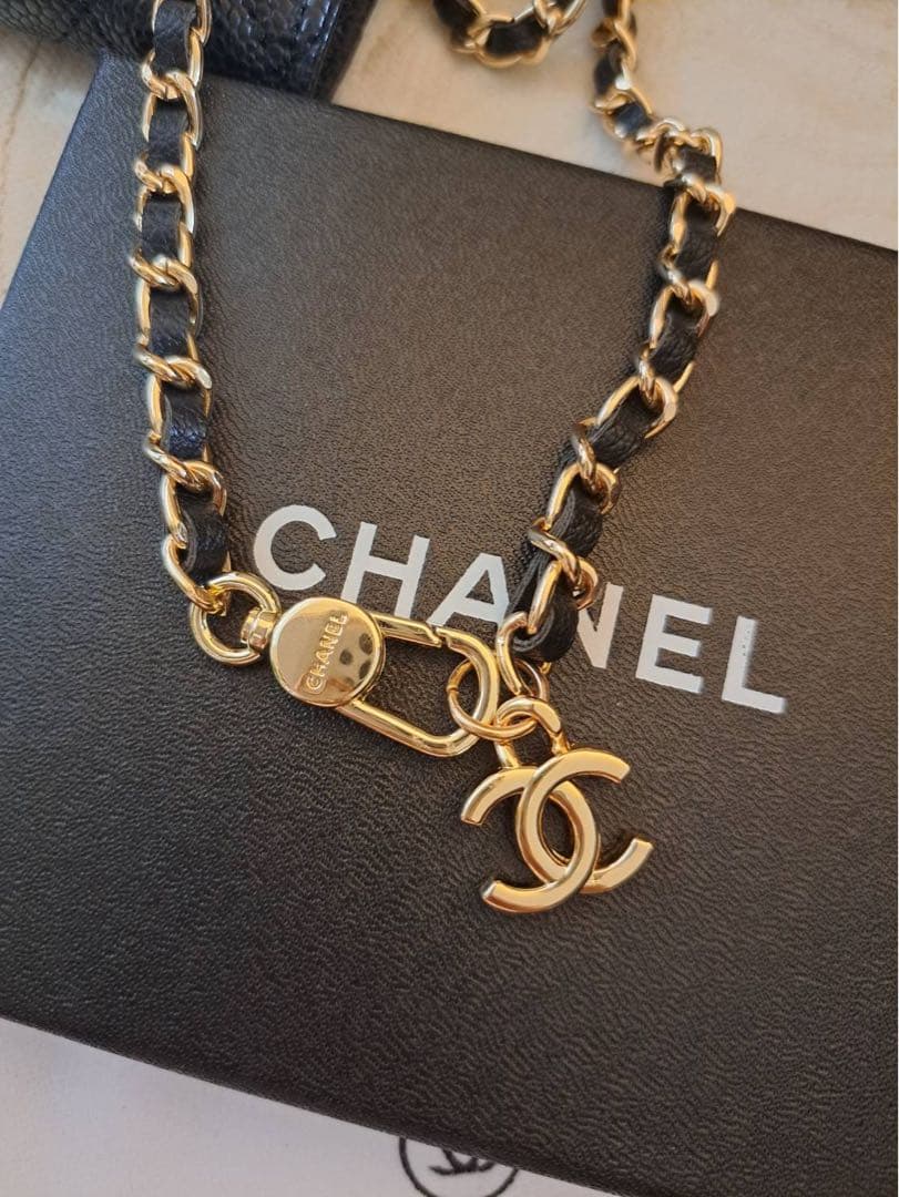 CHANELノベルティ チャーム付きチェーン 財布