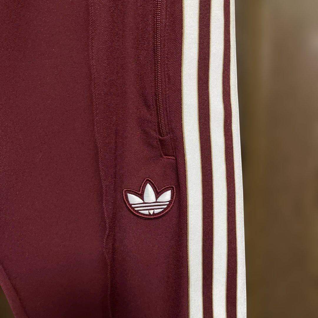 新品タグ付き　adidas Arsenalバーガンディジャージパンツ