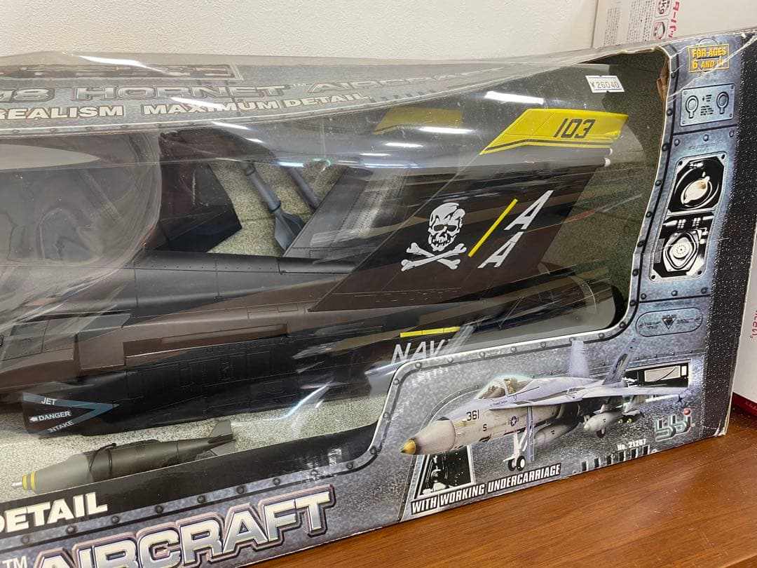 【入手困難超希少】エリートフォース1:18 F/A-18 ジョリー ロジャース♪