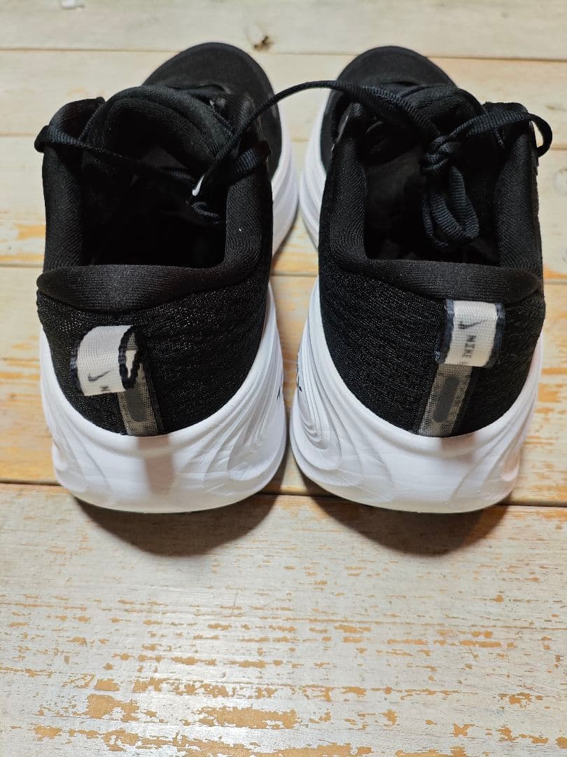 NIKE VOMERO PLUS　27.5cm