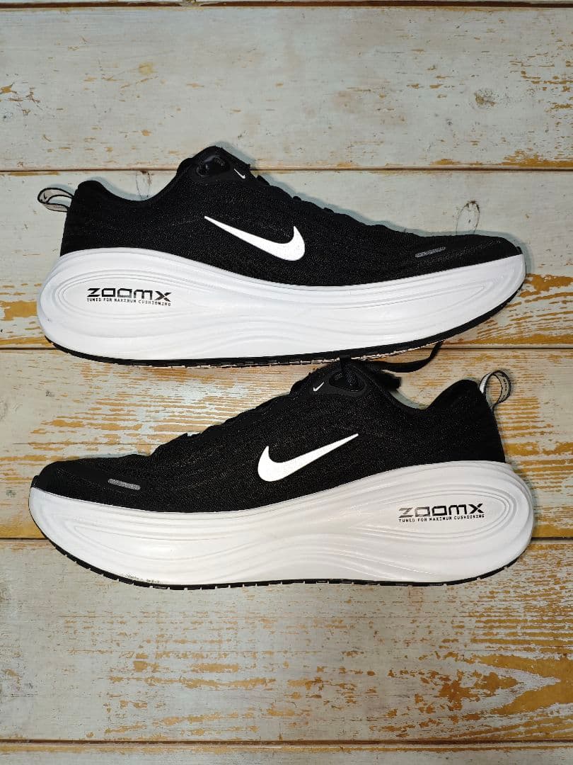 NIKE VOMERO PLUS　27.5cm