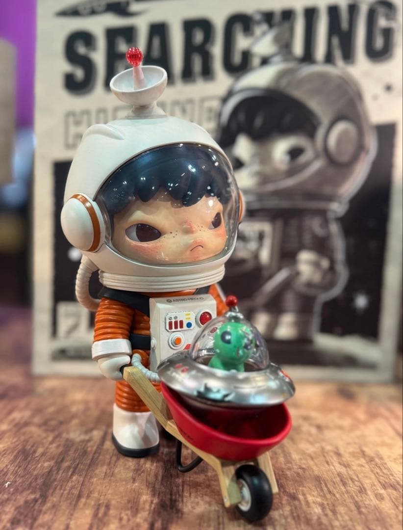 POP MART Hirono 宇宙飛行士フィギュア